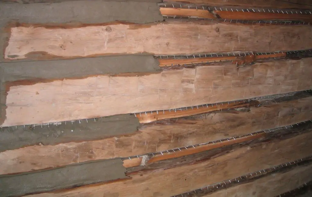 Log walls during cleaning